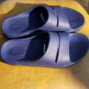 Oofos recovery slide sandel